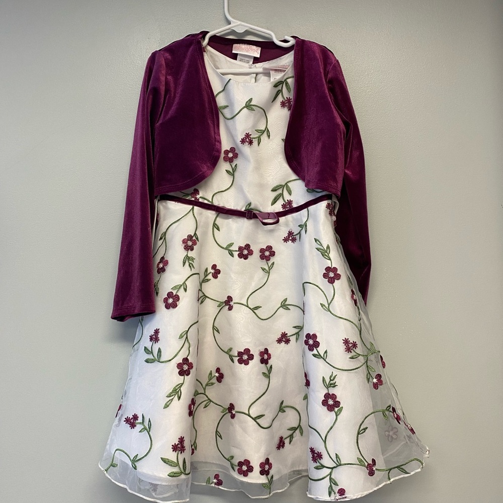 White Floral Sundress with Sleeveless Design for Cocktail Occasion